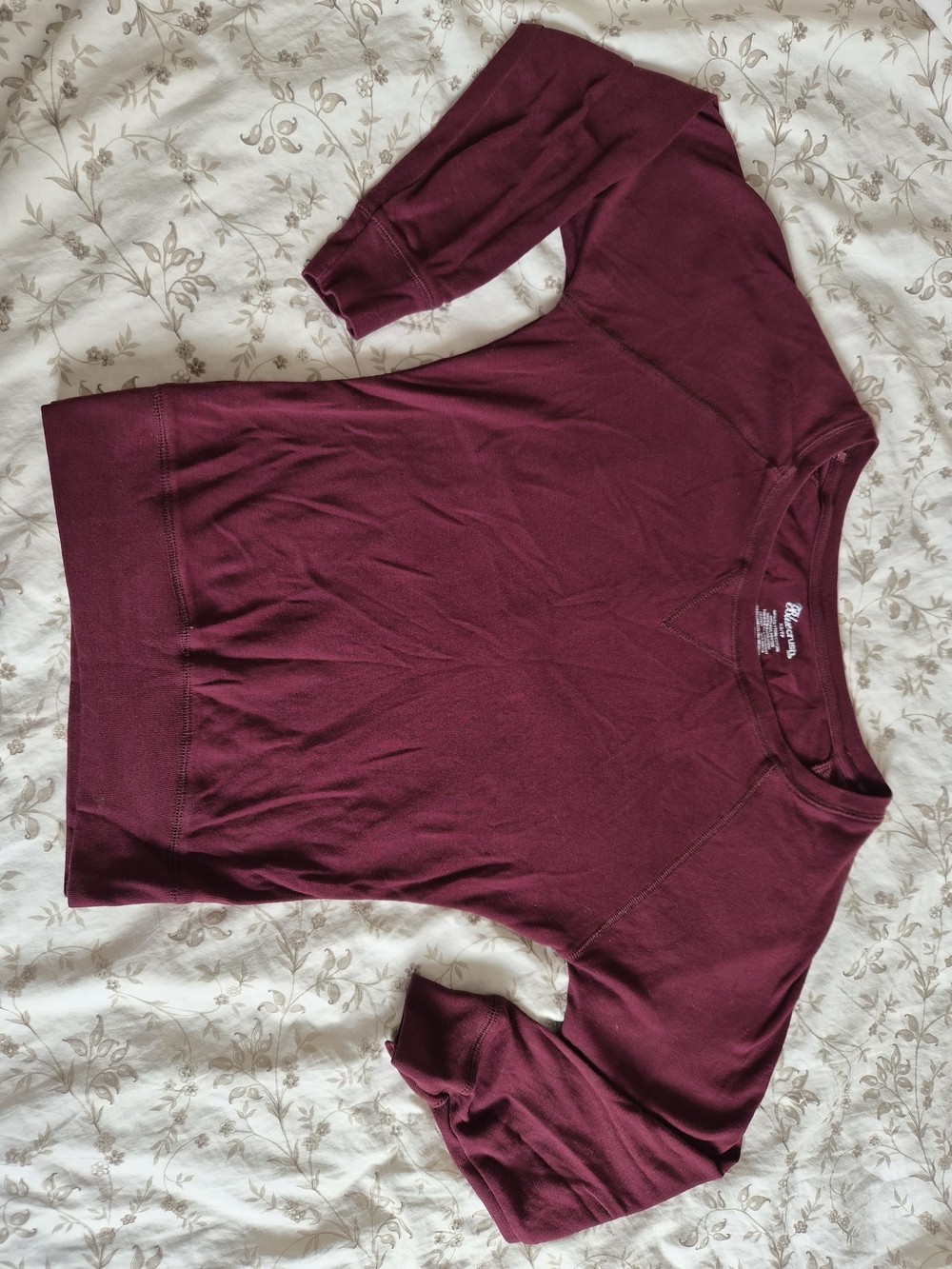 Basic Women’s Crewneck Sweater in Burgundy